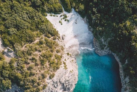 Cala Bianca, spiaggia più bella d’Italia. Come raggiungerla